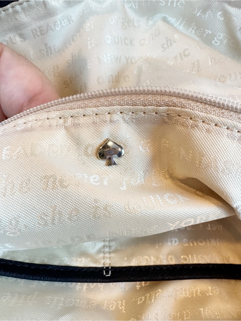 Kate Spade | Large Striped Zipper Tote with Crossbody Strap - Picture 13 of 14